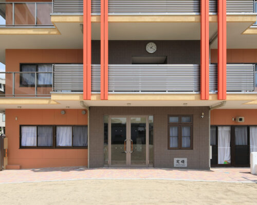 てんのう中津保育園　エントランス